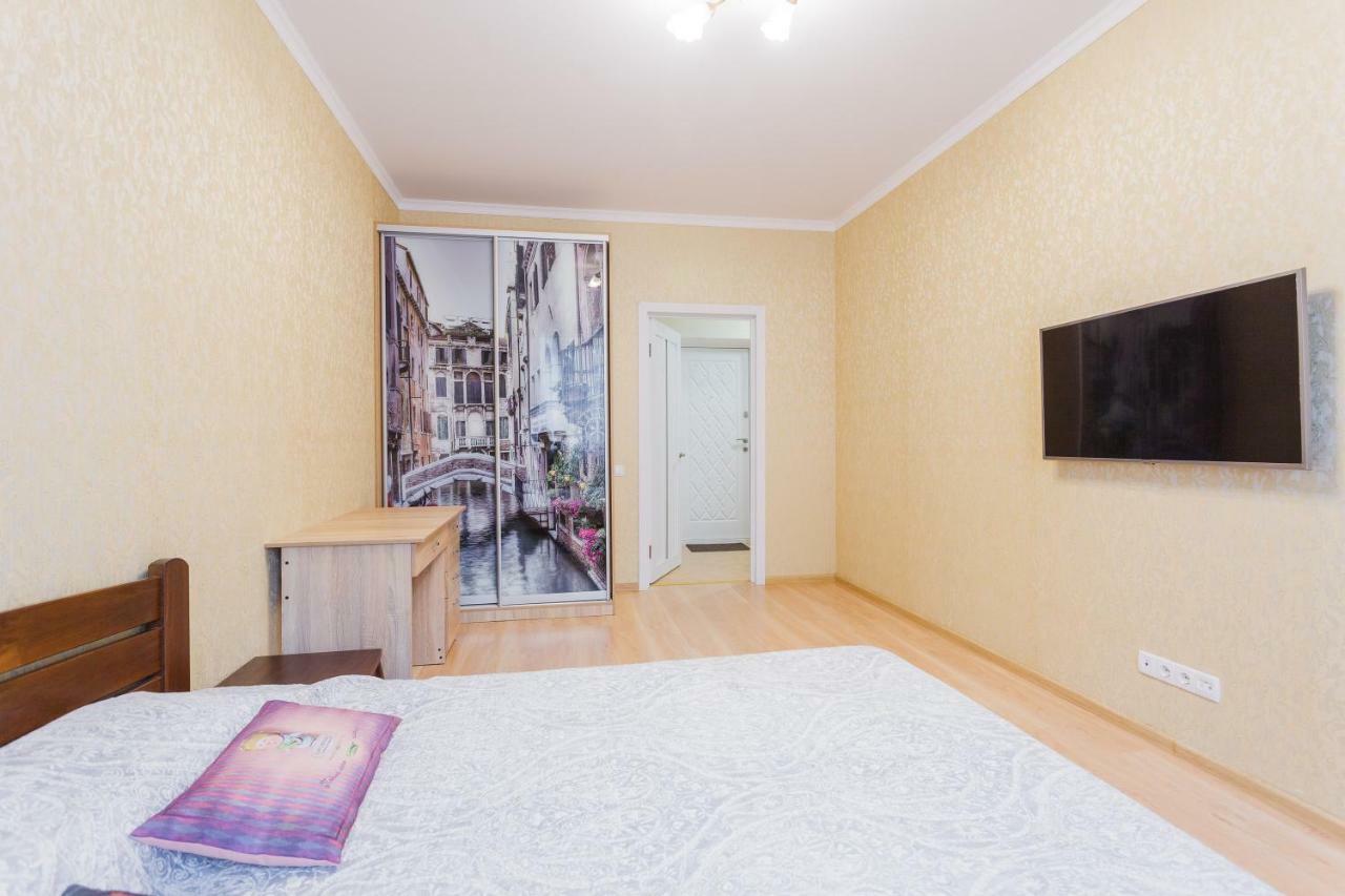 Business Class Apartment At Lomonosova Kiev Luaran gambar